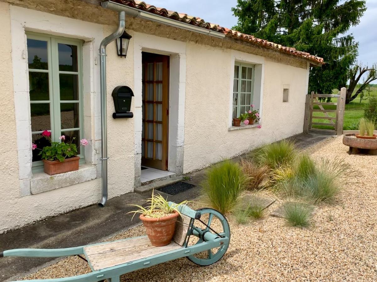 Villa Chez Sarrazin Brossac Exterior foto