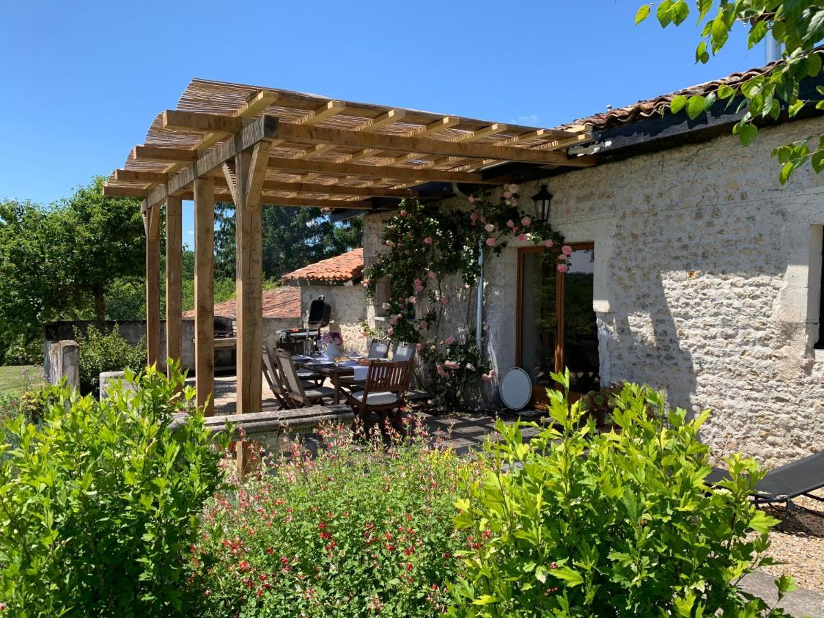 Villa Chez Sarrazin Brossac Exterior foto