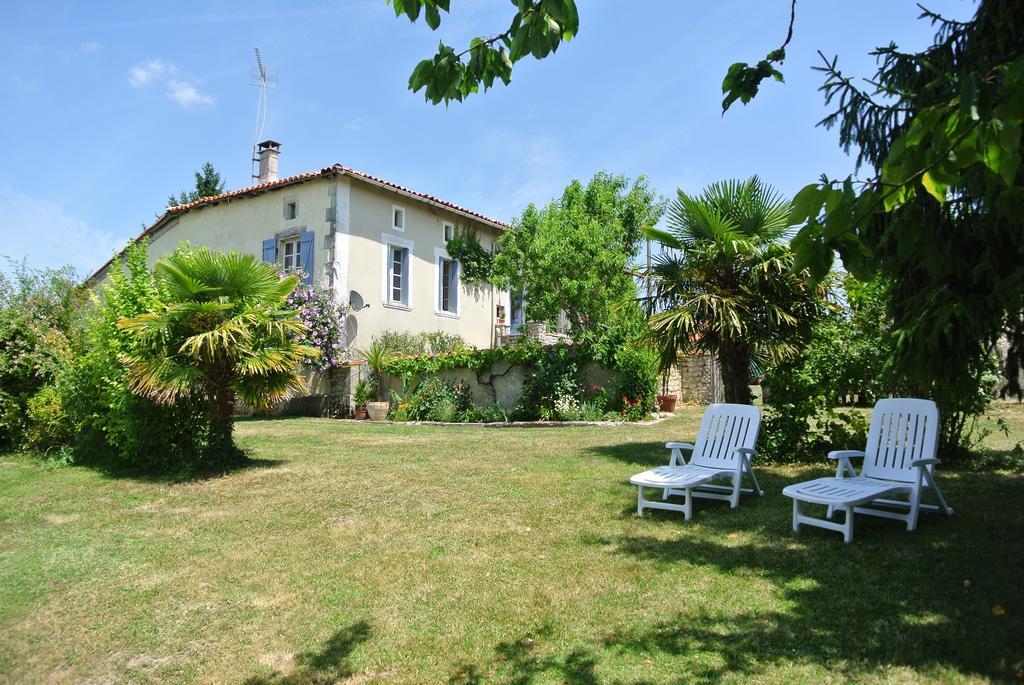 Villa Chez Sarrazin Brossac Exterior foto