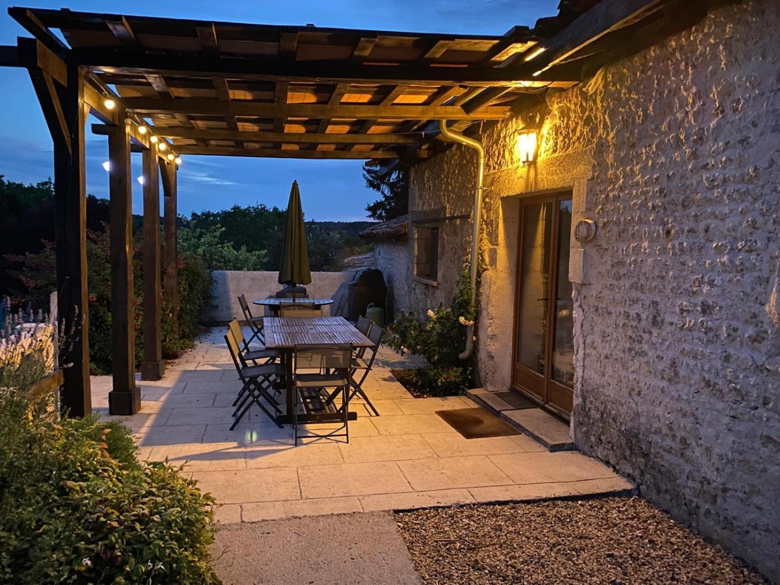 Villa Chez Sarrazin Brossac Exterior foto