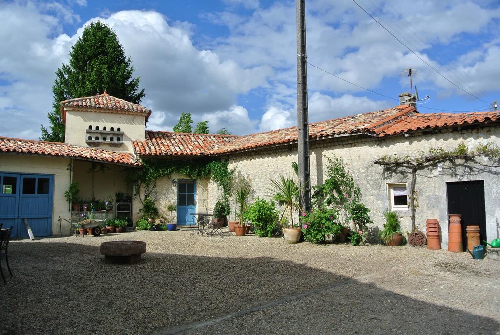 Villa Chez Sarrazin Brossac Exterior foto