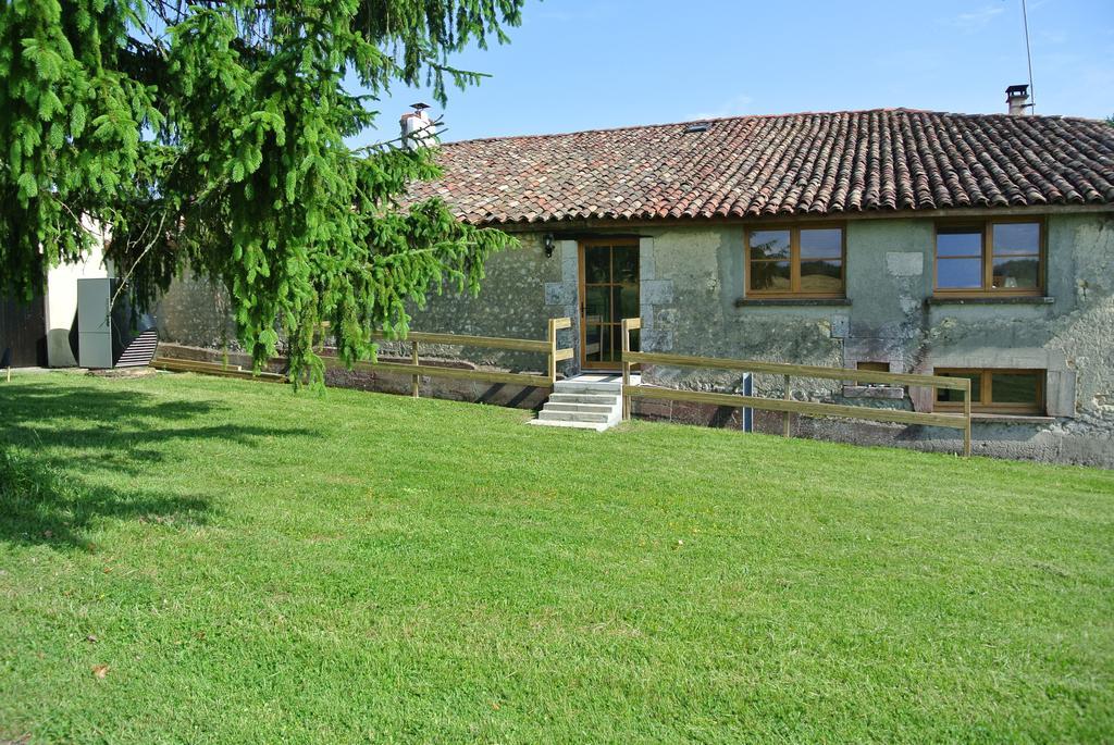 Villa Chez Sarrazin Brossac Exterior foto